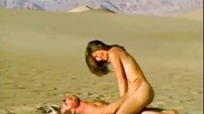 Szexi 32 éves feleség, bikinivel, punci kell oldalra húzva a vízben