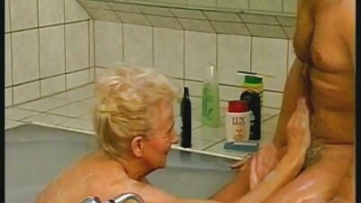 Barátnő videó sztrippelés csikló nyalás le szex latin szép visel meleg piros fehérnemű